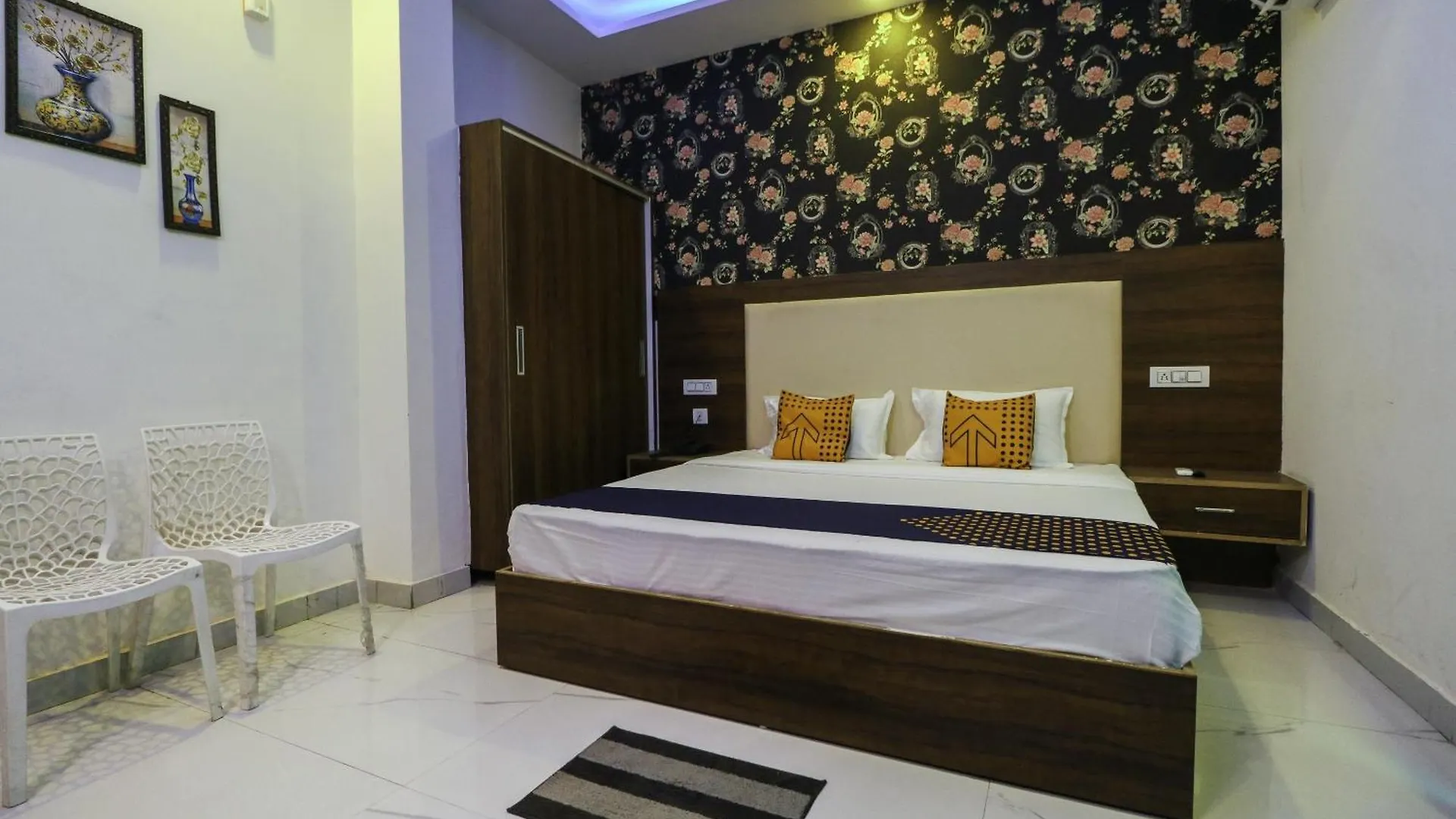 Spot On White Rose Hotel Zirakpur India